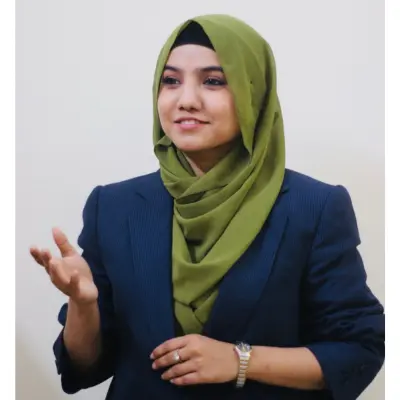 Certified female expert tutor conducting live Cambridge IGCSE and A Level online tutoring sessions